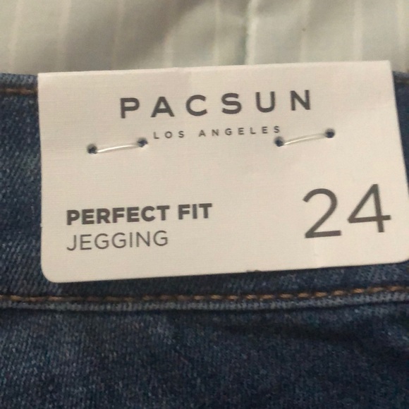 Jeans - Picture 3 of 4